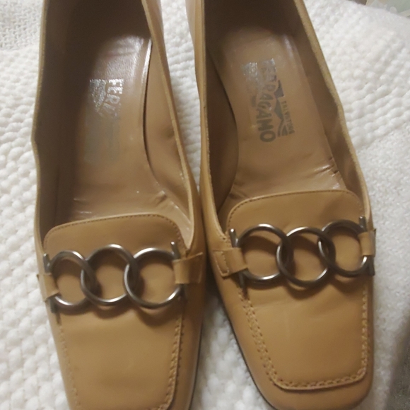Salvatore Ferragamo tan size 9½B - Picture 2 of 8
